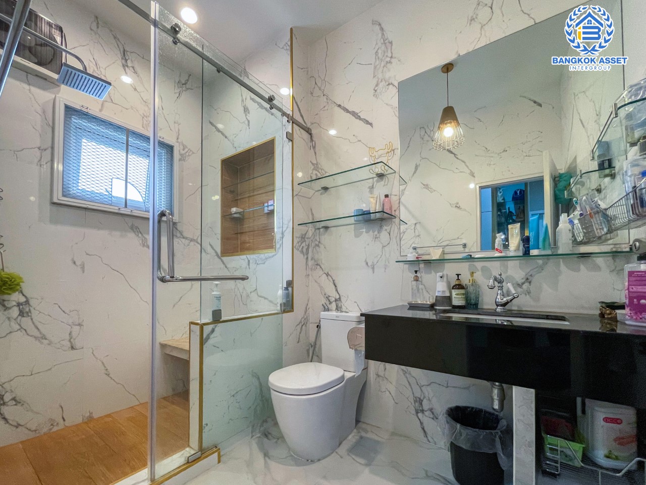 *****บ้านเดี่ยวมือสอง ม. คุณาลัย ซิมโฟนี บ้านกล้วย-ไทรน้อย บ้านสวยพร้อมเข้าอยู่ หลังมุม บนเนื้อที่กว่า 74.9 ตร.ว. พื้นที่ใช้สอยกว้างถึง 250 ตร.ม. ฟังก์ชัน 5 ห้องนอน 4 ห้องน้ำ 2 ที่จอดรถ บนทำเลโซนเมือง เดินทางสะดวกใกล้ร้านอาหาร เชื่อมต่อถนน หลายเส้นทาง ใกล้รถไฟฟ้าสายสีม่วง "สถานีคลองบางไผ่" และเซ็นทรัลเวสต์เกต